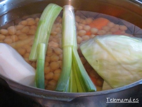 Olla de verduras y garbanzos.