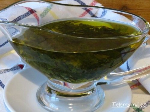 Aceite aromatizado con albahaca.