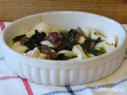 Lo aderezamos con el aceite de albahaca.