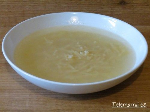 Riquísima sopa de cocido, nuestro primer plato.