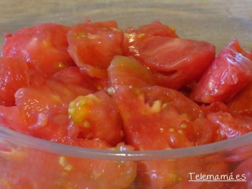 Limpiamos los tomates.