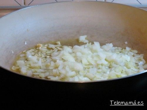 Añadimos la cebolla.