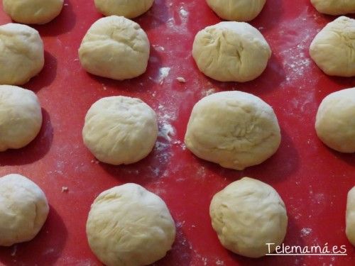 Dividimos la masa en bolitas similares.