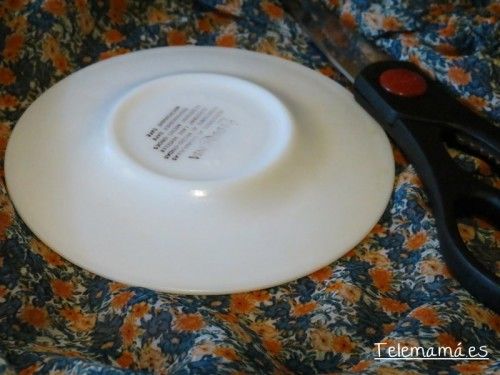 Para decorar las tapas con tela, por ejemplo.