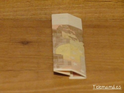 Damos la vuelta al billete.