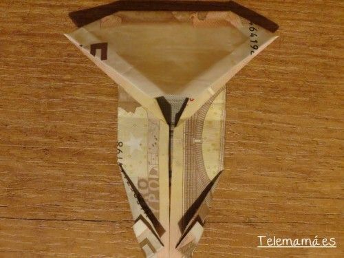 Volvemos a doblar una vez que hemos sacado las mangas.