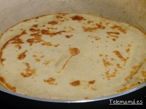 Doramos por los dos lados del crepe.
