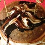 Decoramos con frosting y chocolate, simplemente deliciosa.