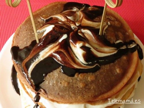 Decoramos con frosting y chocolate, simplemente deliciosa.