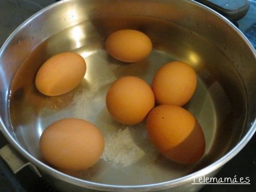 Cocemos los huevos.