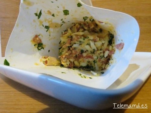 Rellenamos la manga ayudando nos con una cuchara.