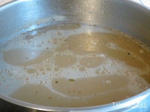 Hacemos el caldo.