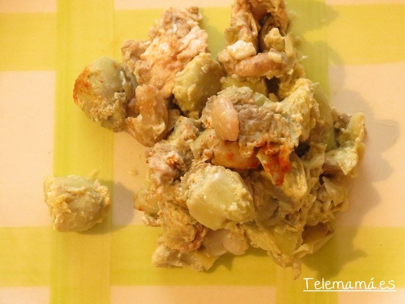 Revuelto de corazones de alcachofas con gambas.