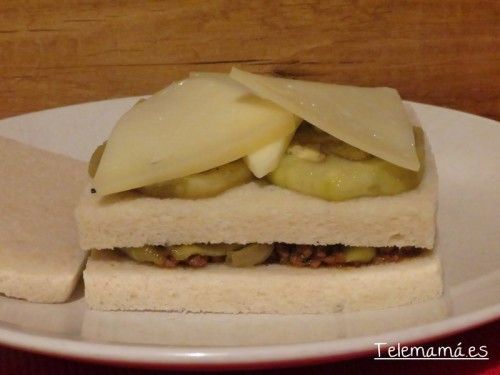 Terminamos la segunda parte con la berenjenas, cebollas y queso.