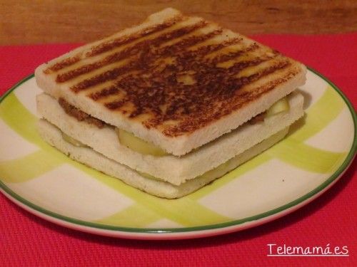 Delicioso sándwich musaca.