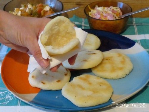 Abrimos la arepa.