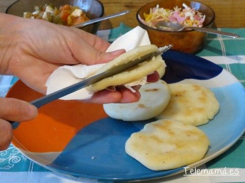 Abrimos la arepa.