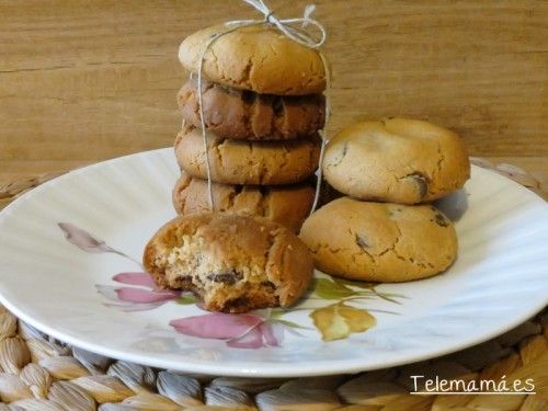 Galletas de crema de cacahuete y chocolate.