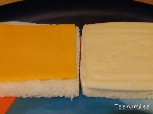 Colocamos el queso sobre el pan de molde.