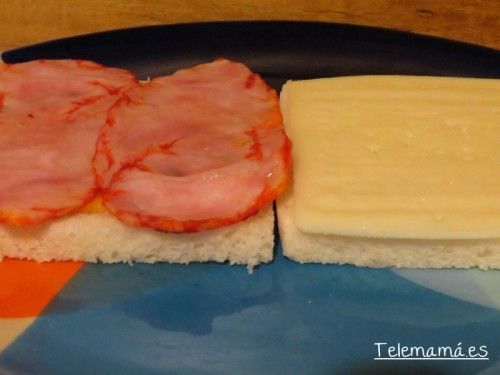 Ponemos el lomo en el sándwich.