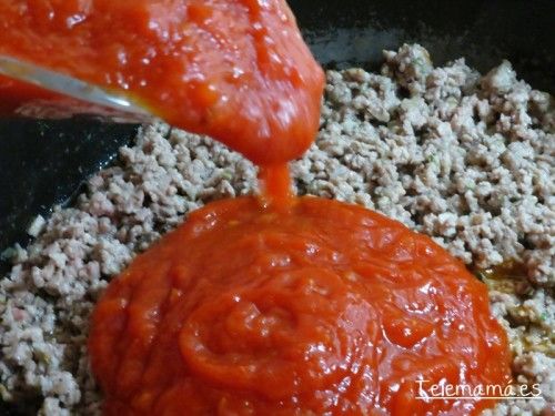 Incorporamos la salsa de tomate.