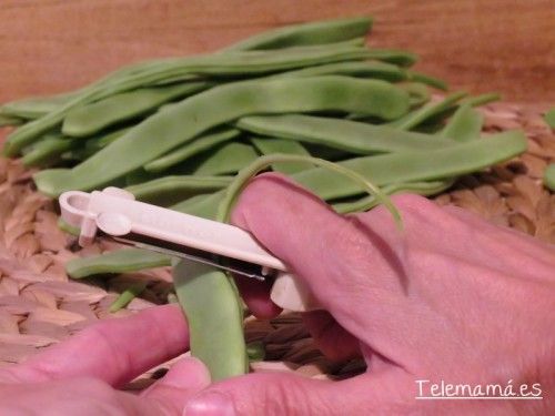 Limpiamos las judías verdes.