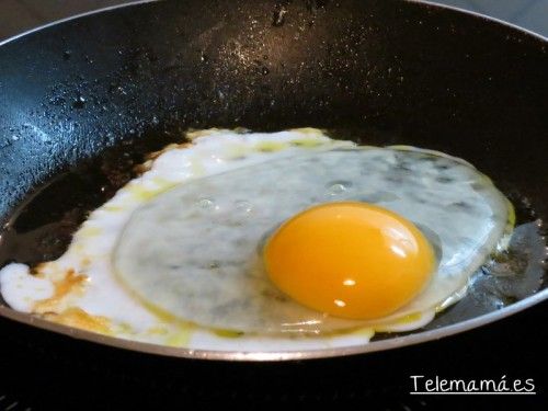 Hacemos el huevo a la plancha.
