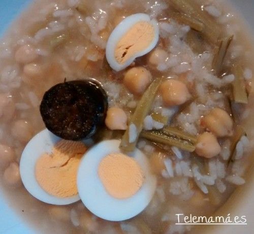 Potaje de garbanzos con cardillos.