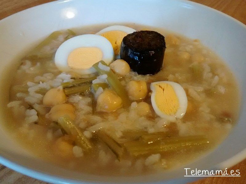 Potaje de garbanzos con cardillos.