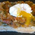 Sobre una rebanada de pan casero, sin palabras.