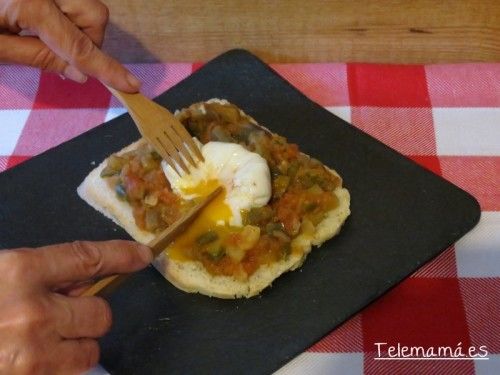Sobre una rebanada de pan casero, sin palabras.