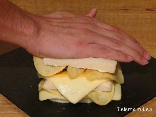 Aplastamos un poco el sándwich.
