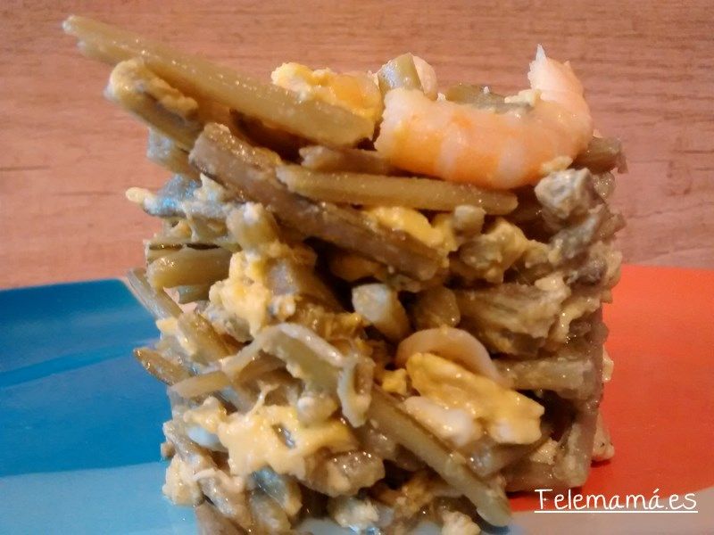 Revuelto de cardillos con langostinos.