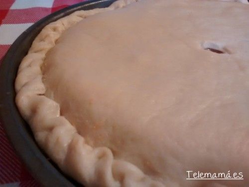 Cerramos y hacemos la chimenea de la empanada.