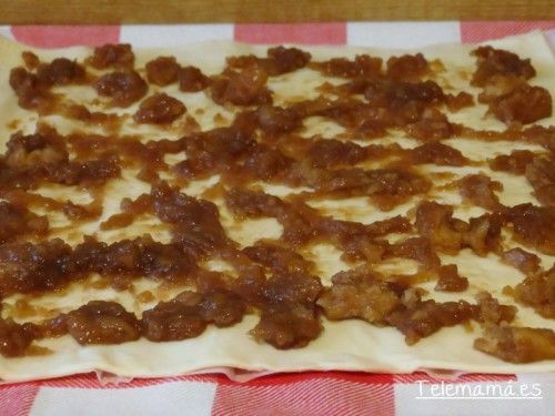 Ponemos la compota de manzana.