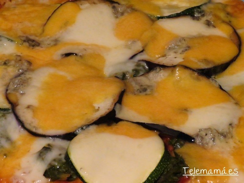 Pizza vegetal casera.