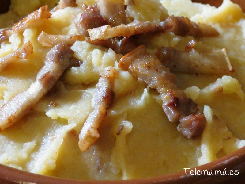 Patatas revolconas o meneas.