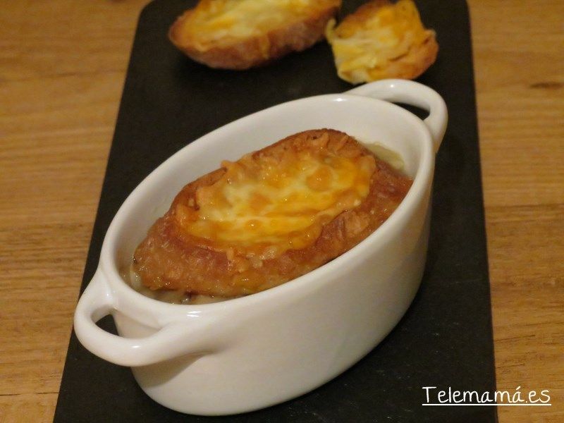 Sopa de cebolla.